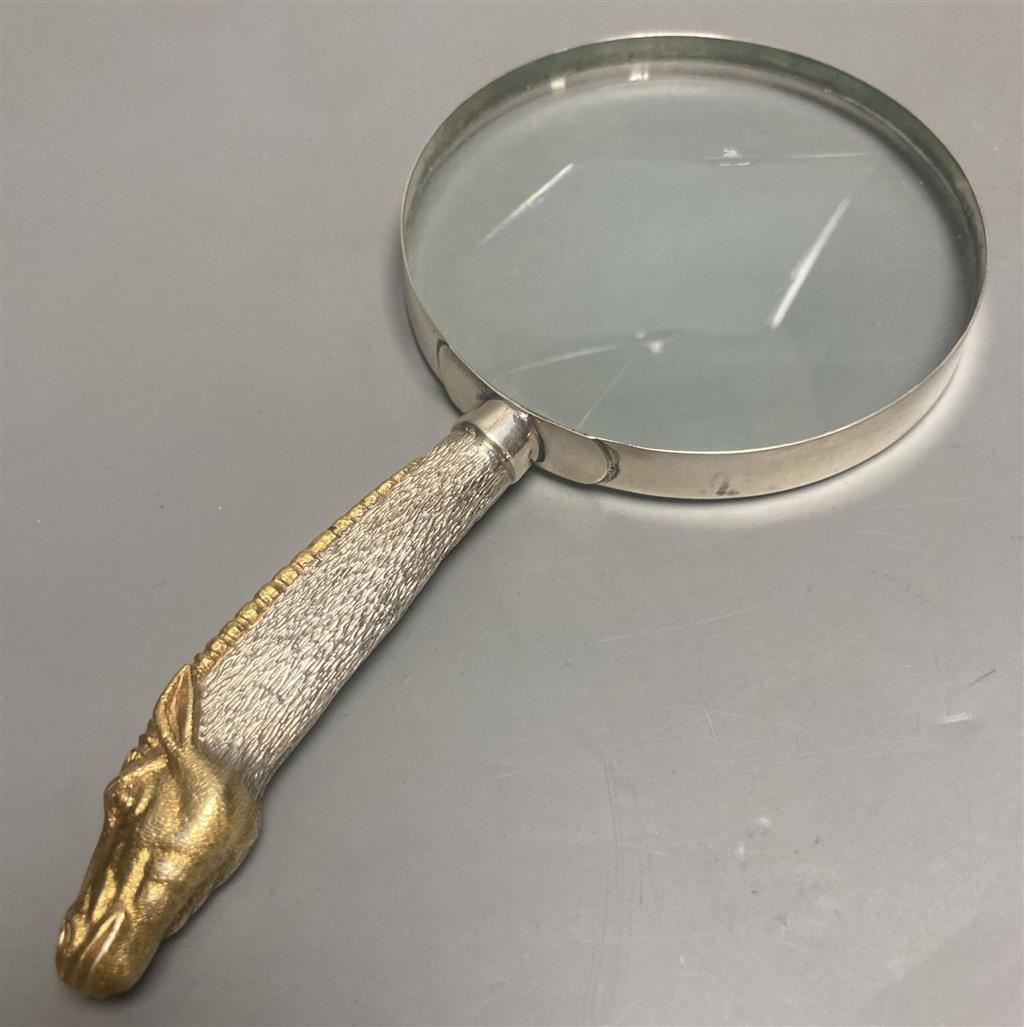A modern parcel gilt silver handled magnifying glass, maker AC, London, 1992, 20cm, gross 7oz.